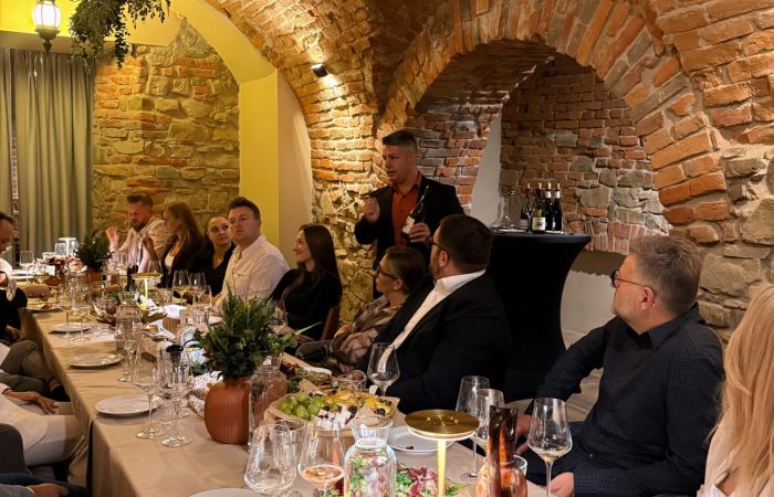 {"source_type":"hypic","data":{"stickerId":"","pictureId":"89EEE907-5388-42B6-8507-BEE74C688F6F","enter_from":"enter_launch","filterId":"7367351985047081489","os":"ios","appversion":"7.1.0","activityName":"","product":"retouch","infoStickerId":"","imageEffectId":"","playId":""},"tiktok_developers_3p_anchor_params":"{"template_id":"","filter_id":["303747828"],"capability_key":["filter"],"capability_extra_v2":{"filter":[{"origin":"loki","effect_id":"303747828","resource_id":"7367351985047081489"}]},"client_key":"awgvo7gzpeas2ho6"}"}